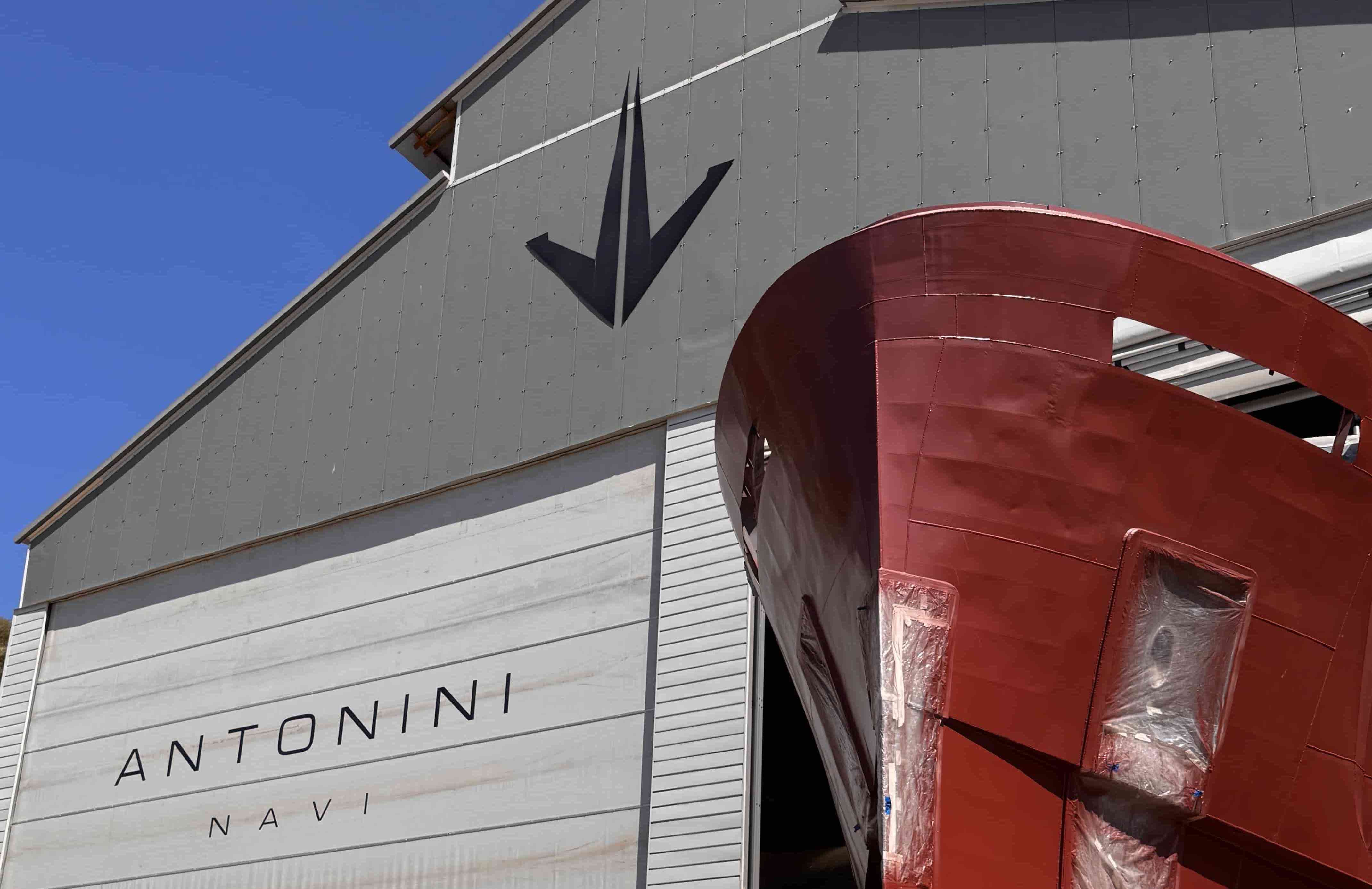 Antonini Navi superyacht cutting through waves