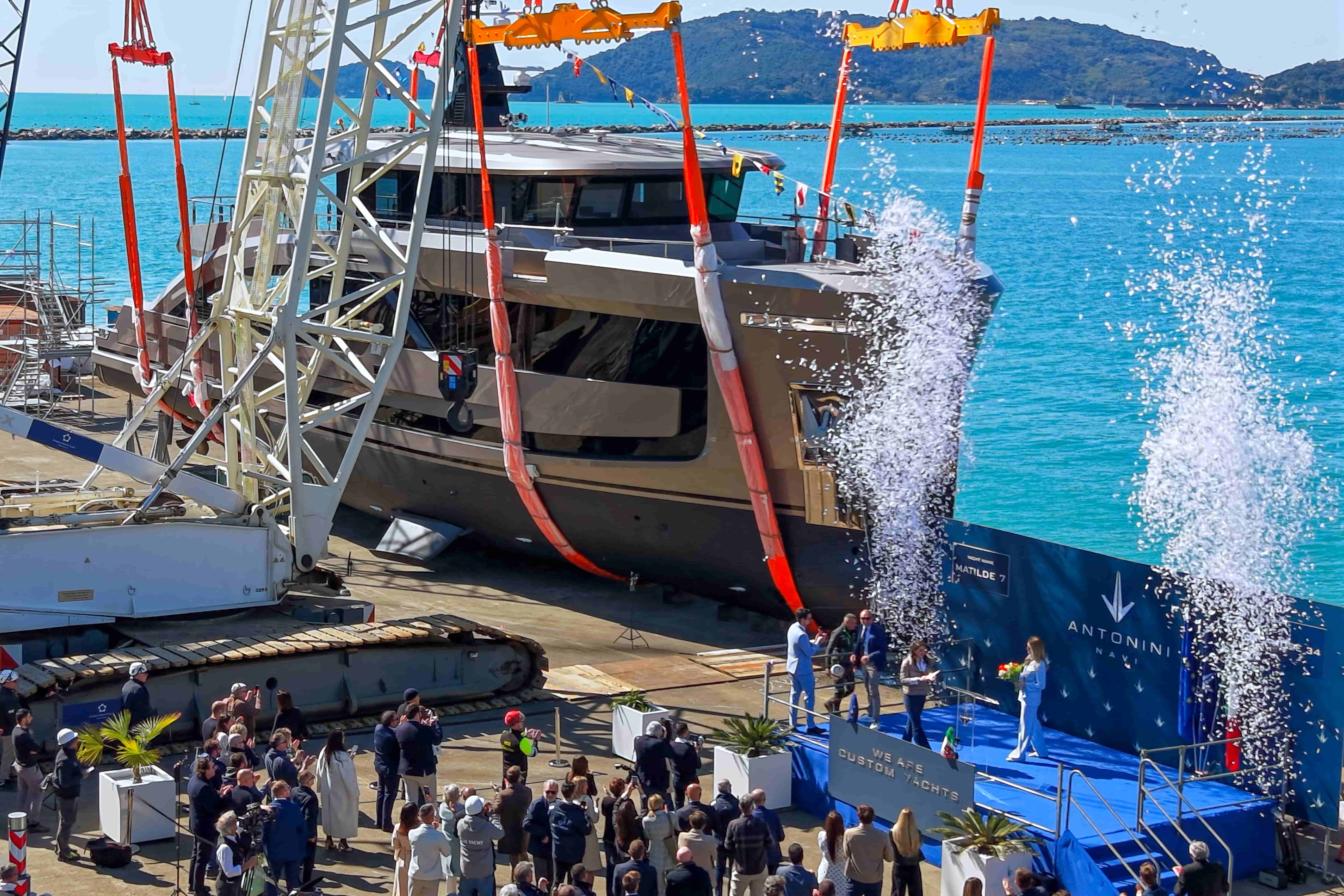 ANTONINI NAVI LAUNCHES SEAMORE 34, THE BRAND'S FIRST FULL-CUSTOM YACHT.